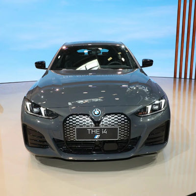 2023 FOR-B MW i4 M50 AWD de doble motor Portimao Azul Nivel metálico Coches medianos y grandes