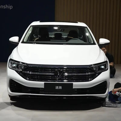 VW Sagitar 300TSI DSG Edición de Excelencia Vehículo compacto de gasolina de 5 asientos Diseño elegante
