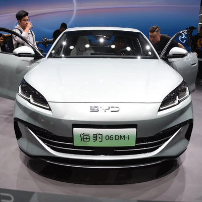 BYD Seal 06 DMI Gas/Benzín híbrido sedán de tamaño medio con volante multifunción
