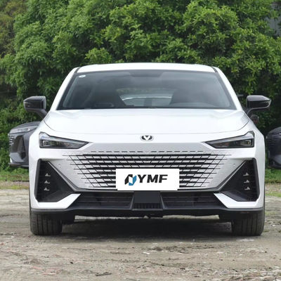 2023 Changan UNI-V 1.5t Limousina compacta de tamaño medio y grande con estructura de carrocería de 4 puertas