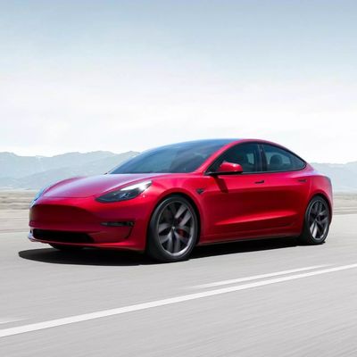 Sistema de frenado avanzado Tesla Model 3 y capacidad de batería de 70 KWh para vehículo eléctrico