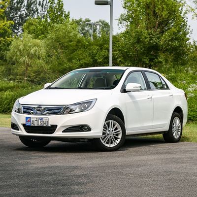 Coche eléctrico SUV Coche de segunda mano BYD Serie E5 480KM Base de ruedas 2660 Velocidad máxima 130km/h